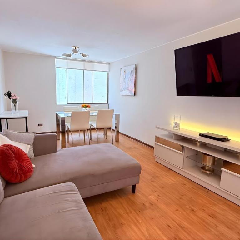 Departamento 2 hab en Lince, wifi 400 Mb y Netflix - Two-Bedroom Apartment - 1