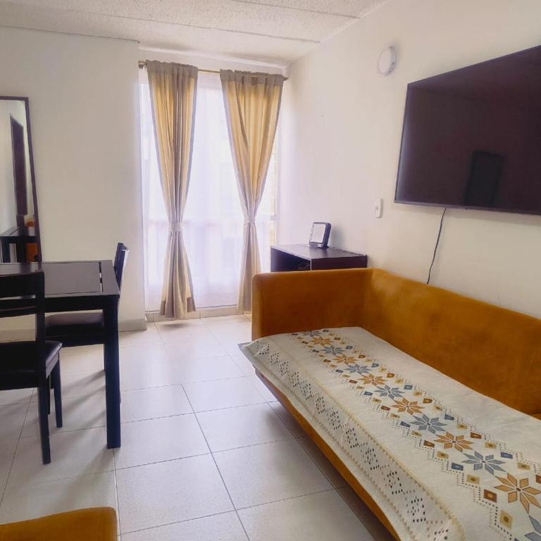 Apartamento conecta centro empresarial - Three-Bedroom Apartment - 2