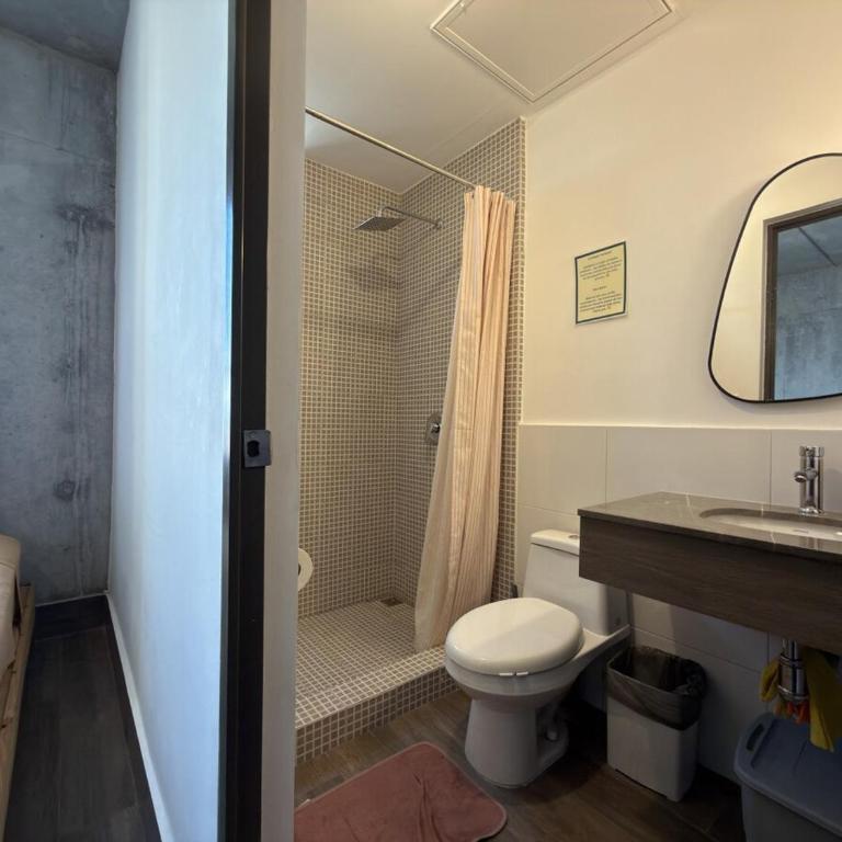 Dpto céntrico con Piscina y Gym - Two-Bedroom Apartment with Balcony - 12