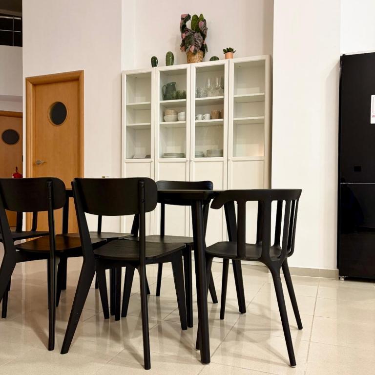 Across from the Turia Modern City Stay - Two-Bedroom Apartment - 28