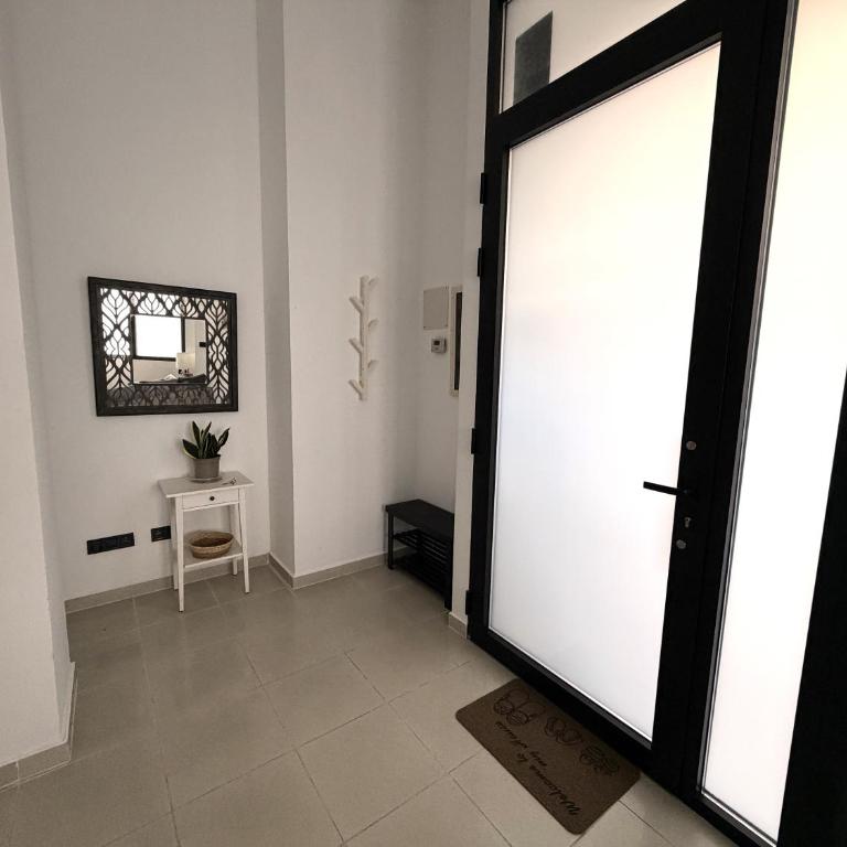 Across from the Turia Modern City Stay - Two-Bedroom Apartment - 30