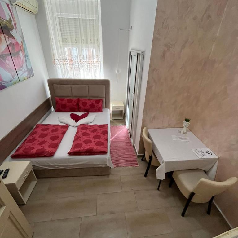 Sobe Centar Kupatilo WiFi Rooms - Dvokrevetna Soba sa Bračnim Krevetom i Sopstvenim Kupatilom - 4