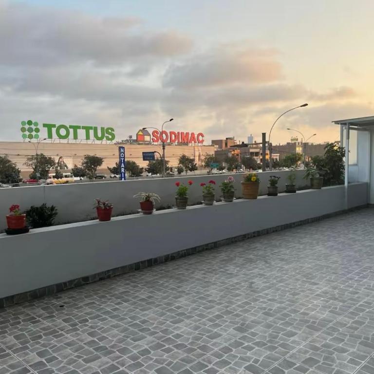 Departamento cómodo a 20 minutos del aeropuerto - Three-Bedroom Apartment - 8