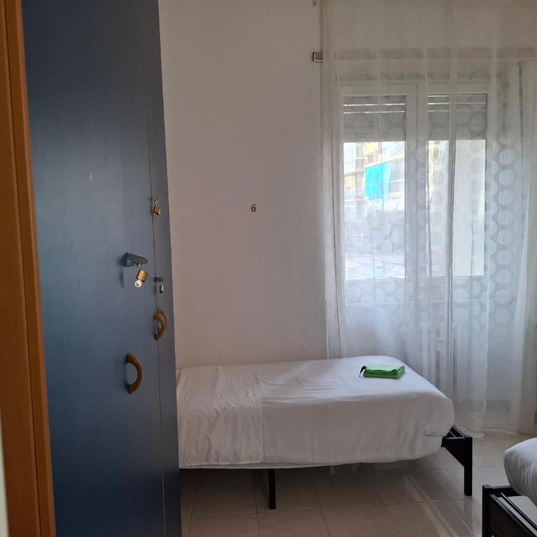 CozyNeat Hub - Posto Letto in Dormitorio Misto - 15