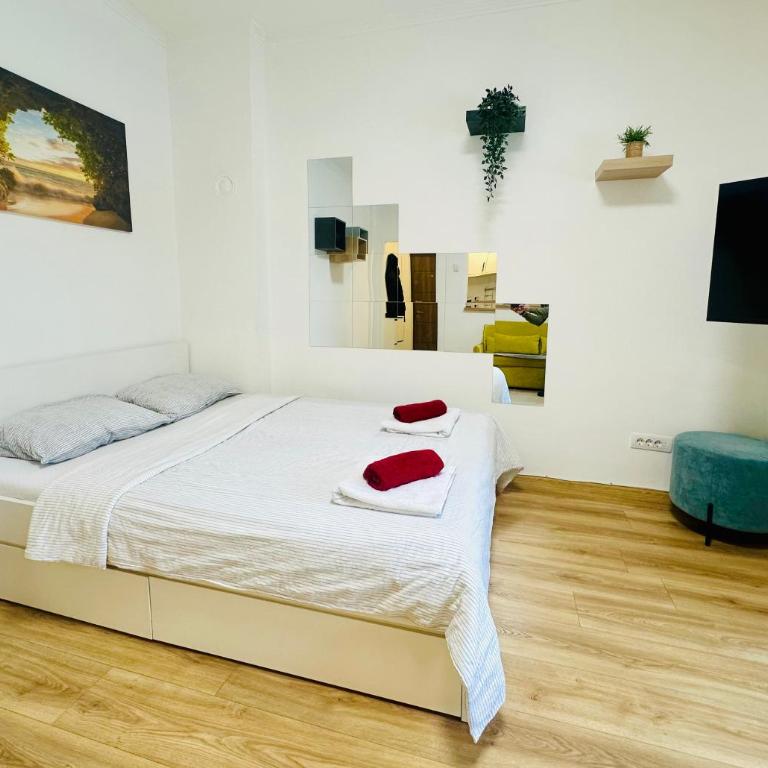 Golden Oasis - One-Bedroom Apartment - 3