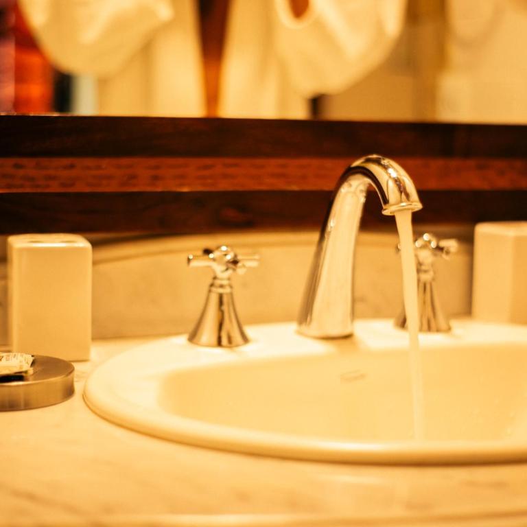 Hotel Killa Cafayate - Suite con cama grande y balcón - 7