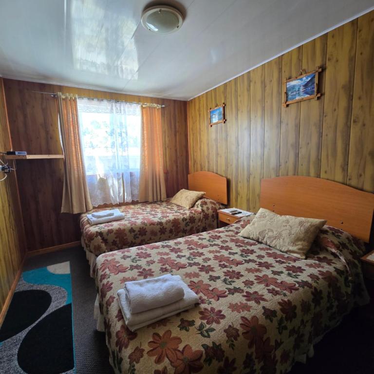 Hotel Bahia - Twin Room with Private Bathroom - 2