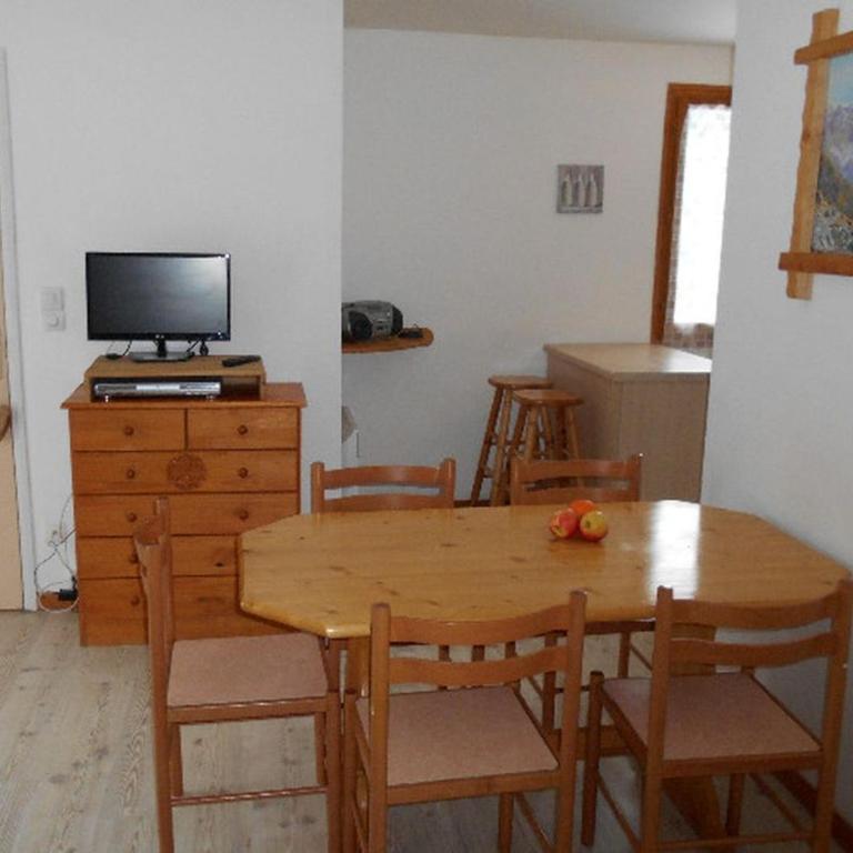 Chalet confortable avec terrasse à Guillestre - API-1-52-1385 - Chalet - 2