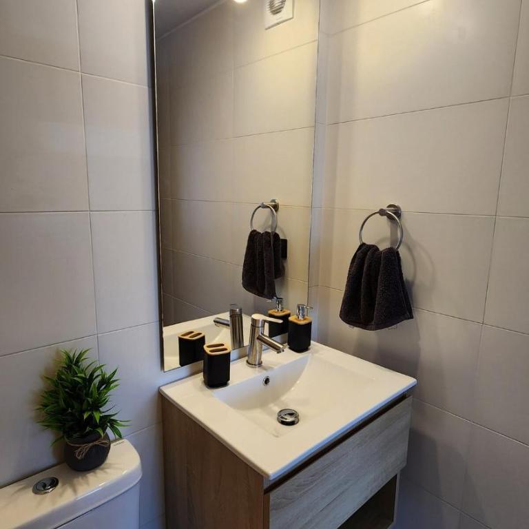 Departamento Familiar con Piscina, Terraza y Estacionamiento - Two-Bedroom Apartment - 53