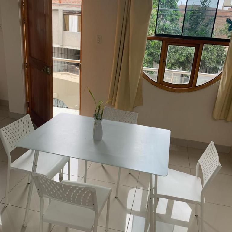 Apartamento cerca a lugares turísticos en Ica para 5 personas - Three-Bedroom Apartment - 6