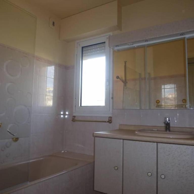 APARTMENT T3 - Private parking - 300 m SEA & BEACH - Two-Bedroom Apartment - 4