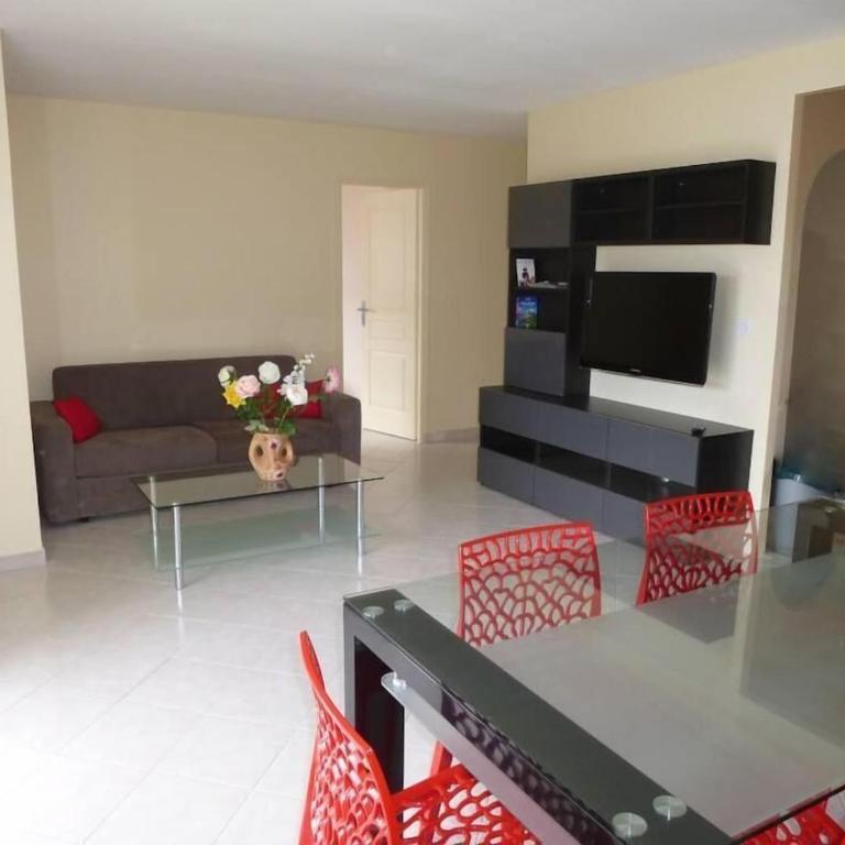 APARTMENT T3 - Private parking - 300 m SEA & BEACH - Two-Bedroom Apartment - 11