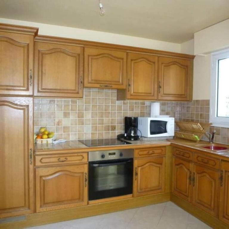 APARTMENT T3 - Private parking - 300 m SEA & BEACH - Two-Bedroom Apartment - 12
