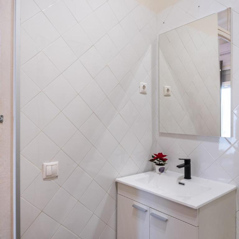 Charm and Comfort in the Heart of Sant Antoni, Barcelona - Two-Bedroom Apartment - 11