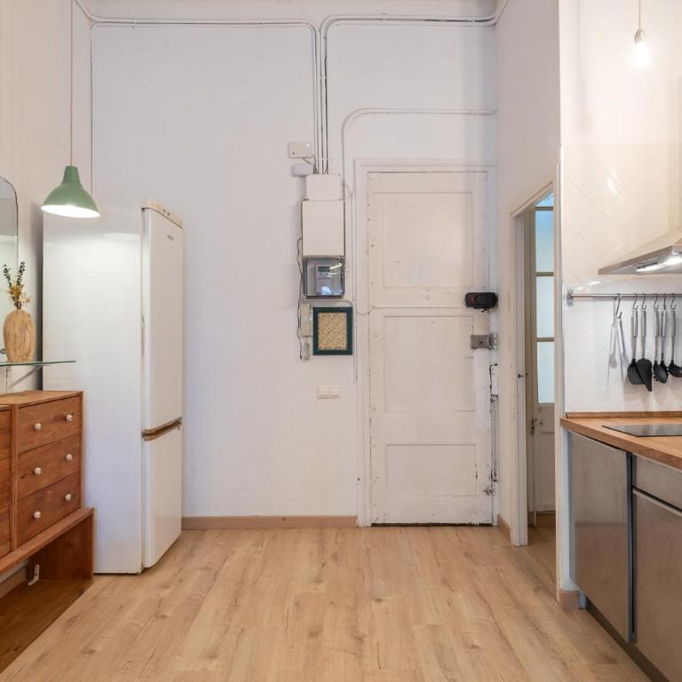 Charm and Comfort in the Heart of Sant Antoni, Barcelona - Two-Bedroom Apartment - 12