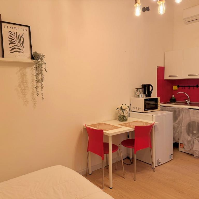 Studio in centro a due passi dalla metro - Appartamento con 1 Camera da Letto - 2