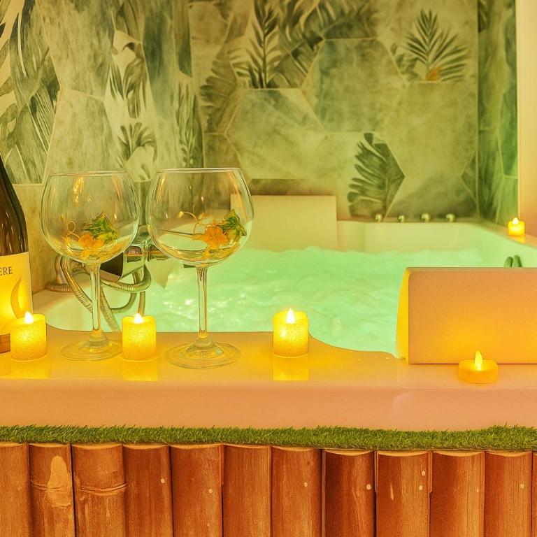 Jungle Spa - Cocon tropical et romantique avec balnéo en plein coeur de Pézenas ! - Appartement 1 Chambre - 7