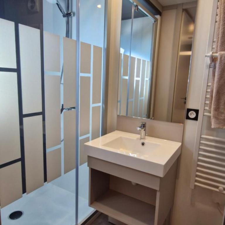 Cottage premium au cœur de la pinède, idéal pour des vacances en familles et entre amis - Maison 2 Chambres - 5