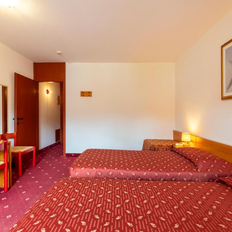 Beohotel - Habitación Cuádruple con vistas a la montaña - 2