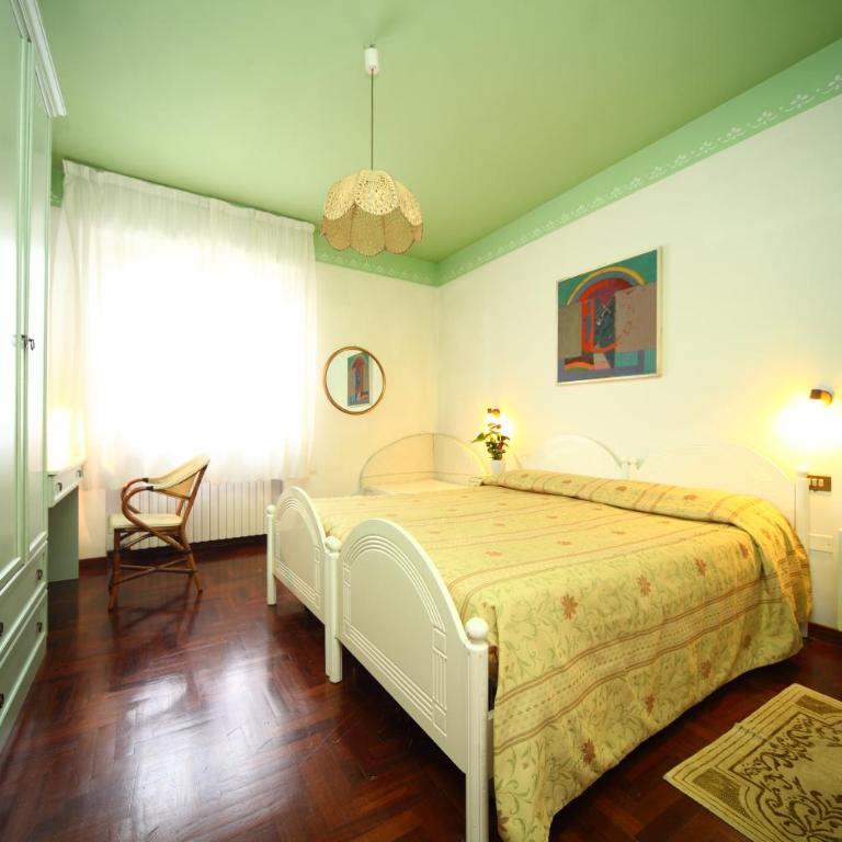 B&B Francesco in Assisi - Camera Matrimoniale/Doppia con Letti Singoli con Bagno Privato - 2
