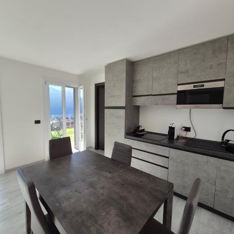 Lake view apartment and private covered parking space- La Terrazza di Jo - Monolocale con Vista Lago - 9