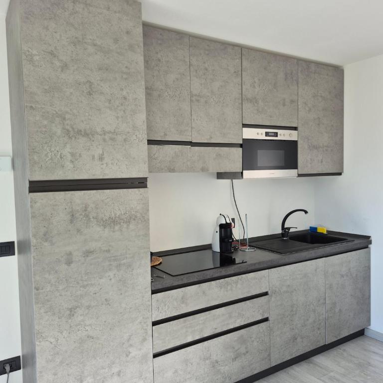 Lake view apartment and private covered parking space- La Terrazza di Jo - Monolocale con Vista Lago - 13