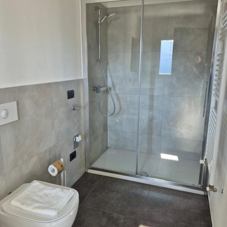 Lake view apartment and private covered parking space- La Terrazza di Jo - Monolocale con Vista Lago - 25