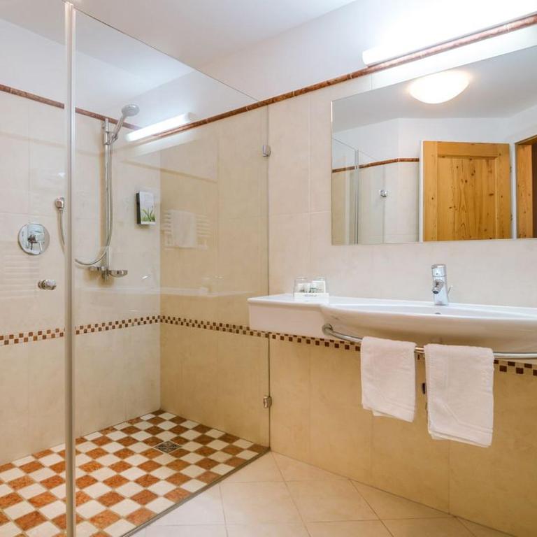 Hotel CENTRAL Bar & Restaurant - Junior Suite - 5