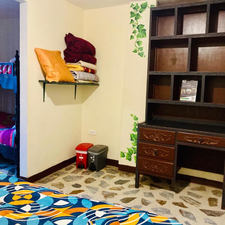 La Casa del Pueblo - Family Room with Balcony - 11
