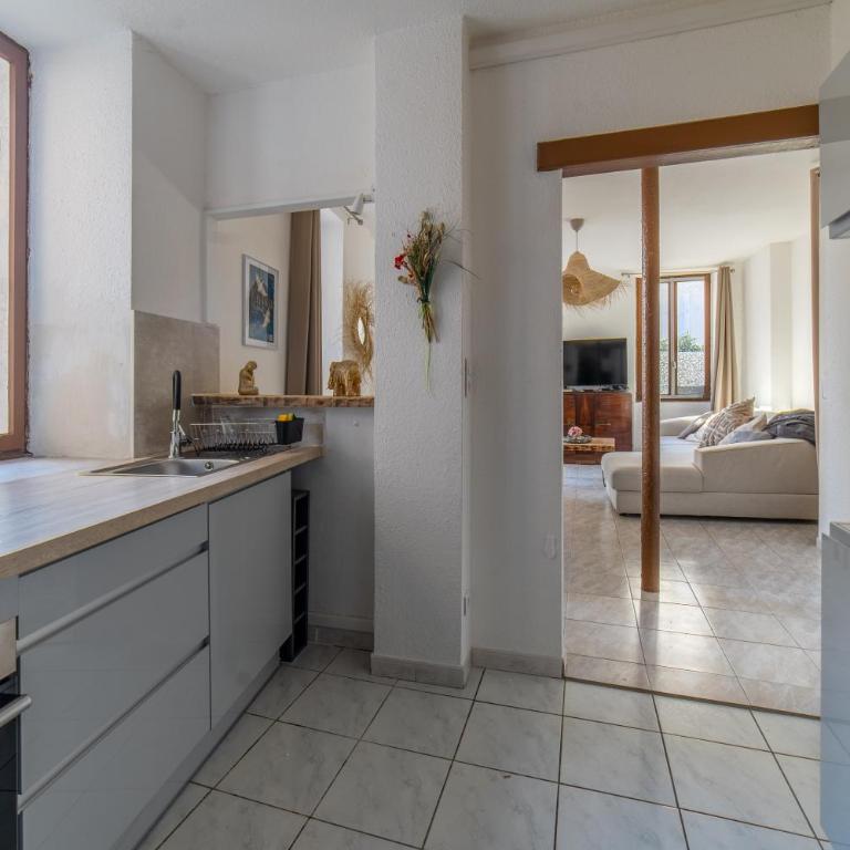 Elegant 2 bedrooms flat - 8mn walk from trainstation - Appartamento con 2 Camere da Letto - 10