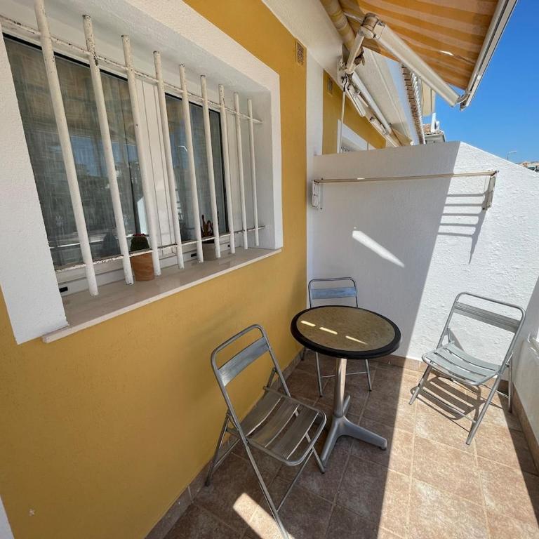 Adosado Wifi Gandía Playa - Solo familias - Three-Bedroom House - 24