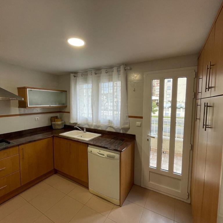 Adosado Wifi Gandía Playa - Solo familias - Three-Bedroom House - 32