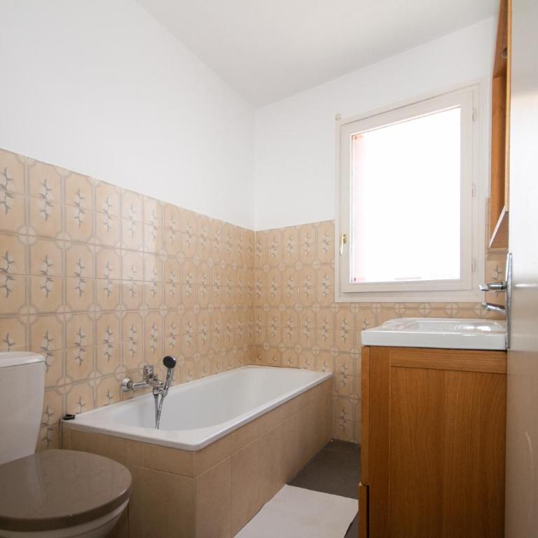 T2 Dernier Étage avec Terrasse à 5 min de la Mer - Appartement 1 Chambre - 12