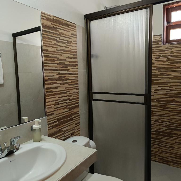 Apartamento Encantador familias con parqueadero a 4 cuadras de la plaza principal - Two-Bedroom Apartment - 14