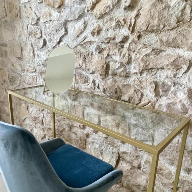 Luxury stone house with infinity pool - Villa - 30