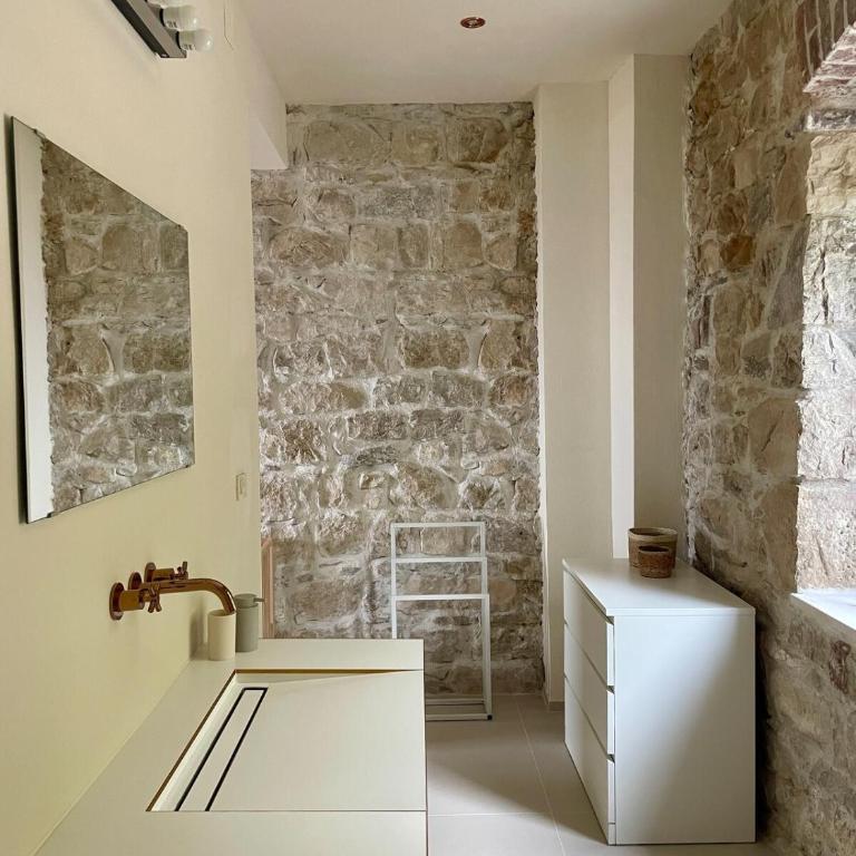 Luxury stone house with infinity pool - Villa - 23