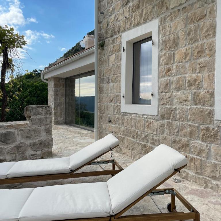 Luxury stone house with infinity pool - Villa - 26