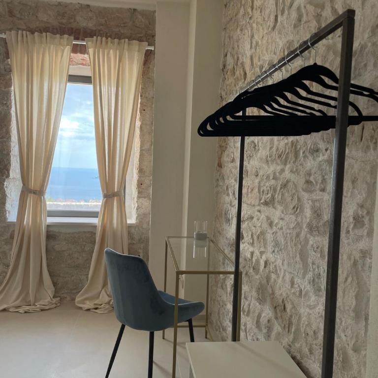 Luxury stone house with infinity pool - Villa - 28