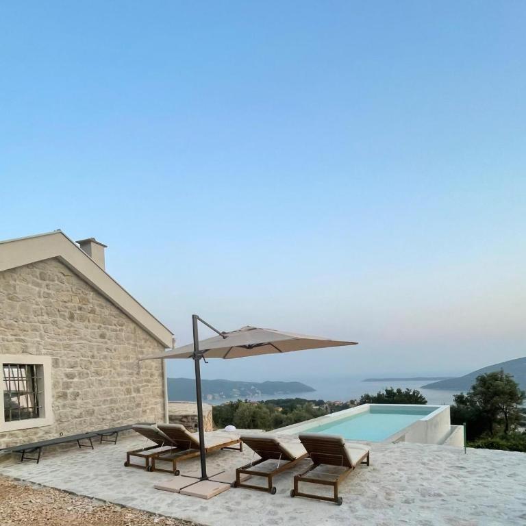 Luxury stone house with infinity pool - Villa - 27