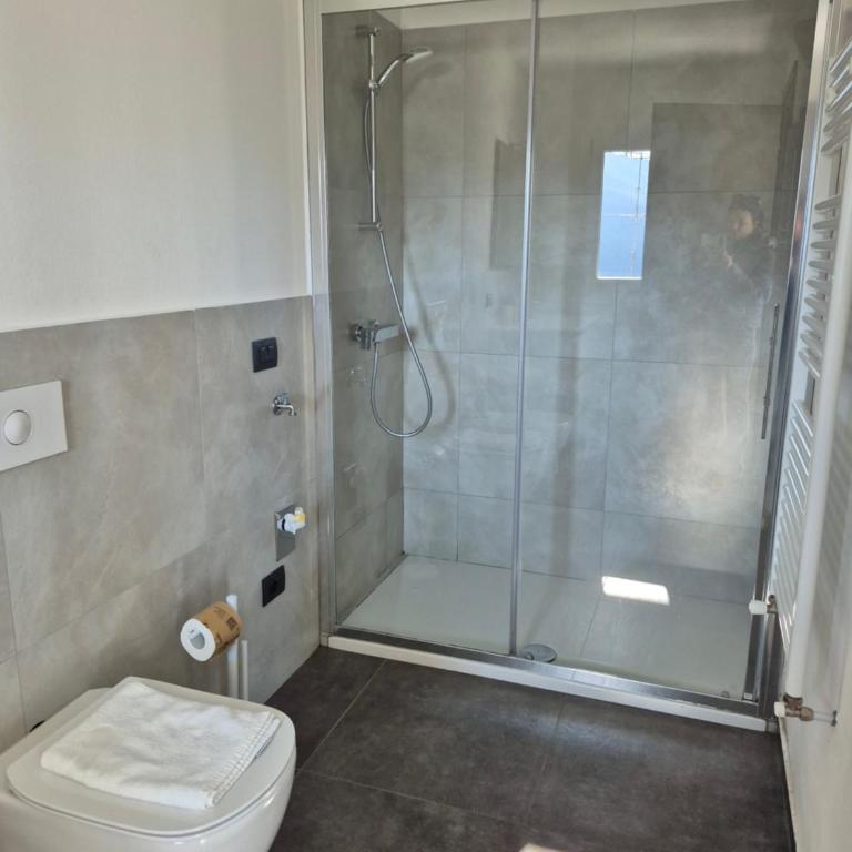 Lake view apartment and private covered parking space- La Terrazza di Jo - Monolocale con Vista Lago - 23
