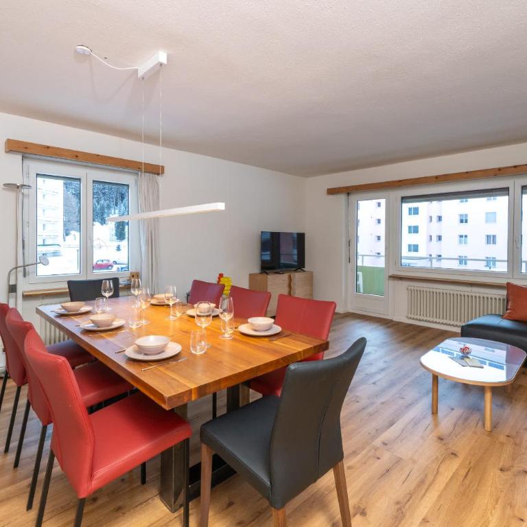 Cosy 3 bedroom Balcony Free parking Fast Wifi - Apartment - 32