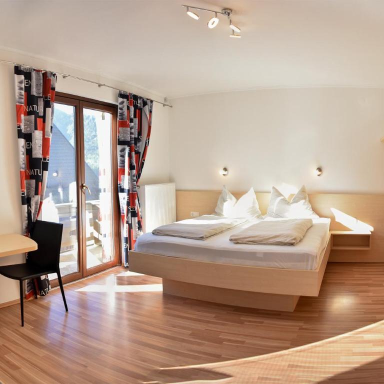 Haus Stampfer - Doppelzimmer mit Balkon - 3