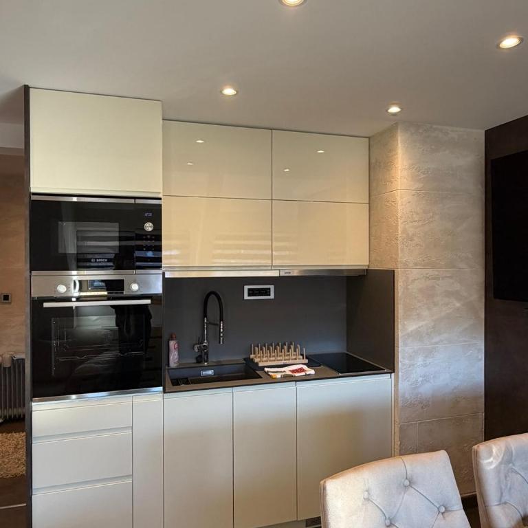 Apartments Konaci Centar - Two-Bedroom Deluxe Apartment with Garden View - 14