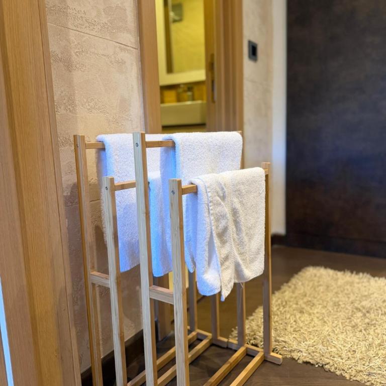 Apartments Konaci Centar - Two-Bedroom Deluxe Apartment with Garden View - 11