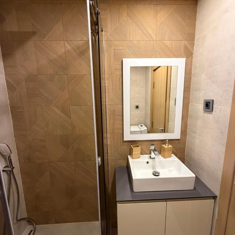 Apartments Konaci Centar - Two-Bedroom Deluxe Apartment with Garden View - 9