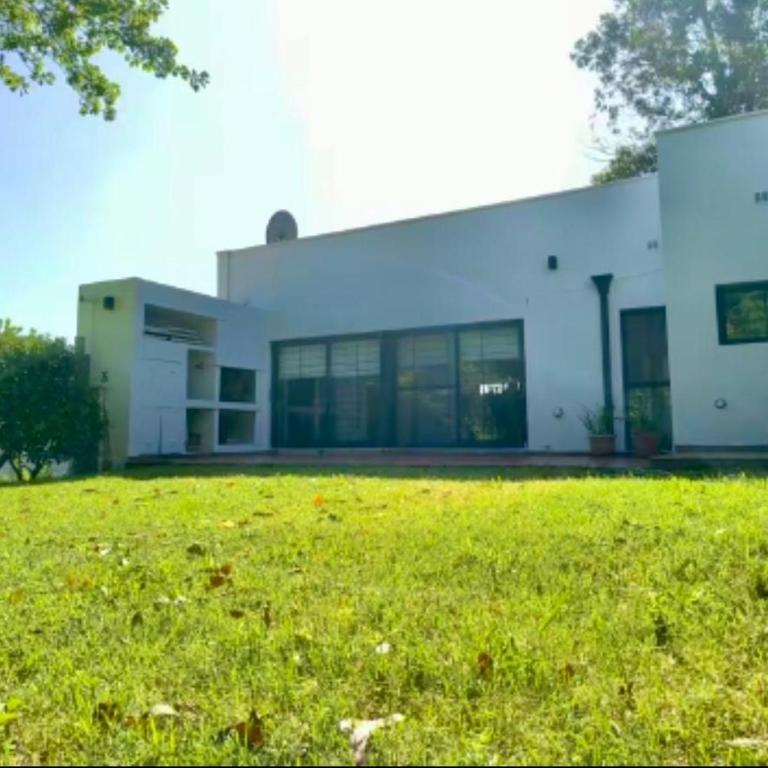 Exclusiva Casa Estilo Campo con Cochera y Asador - Casa de 2 dormitorios - 25