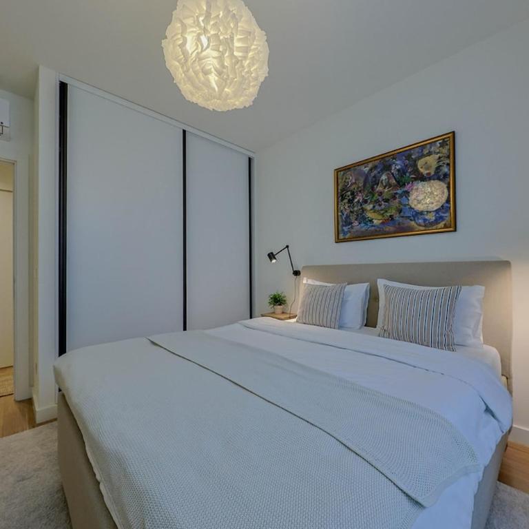 S310 with free parking - One-Bedroom Apartment - 14