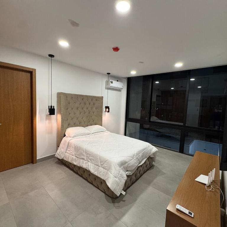 Modern Isla Mocoli Retreat - Cinema by, Pool & Gym - Three-Bedroom Premium Apartment with Balcony - 4