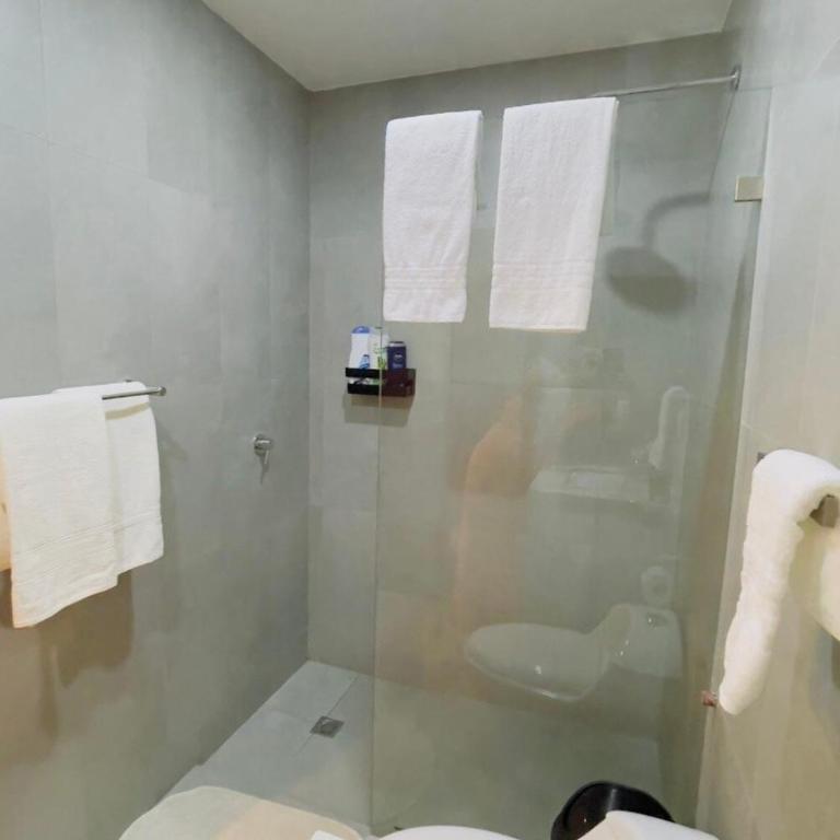 Modern Isla Mocoli Retreat - Cinema by, Pool & Gym - Three-Bedroom Premium Apartment with Balcony - 19