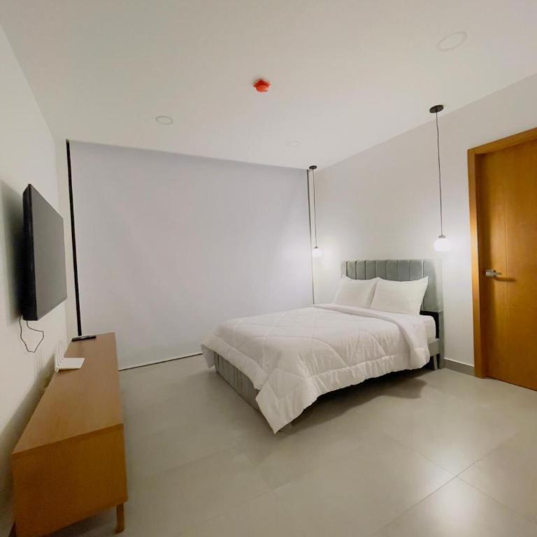 Modern Isla Mocoli Retreat - Cinema by, Pool & Gym - Three-Bedroom Premium Apartment with Balcony - 30